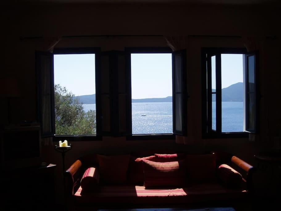 Villa With Breathtaking Views And Private Beach Agios Dimitrios  Extérieur photo
